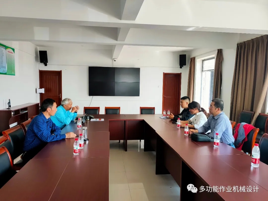 開會討論現代果園發展對於機械化的需求和要求 開會討論現代果園發展對於機械化的需求和要求